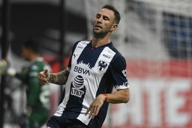 Miguel Layún en partido con Rayados