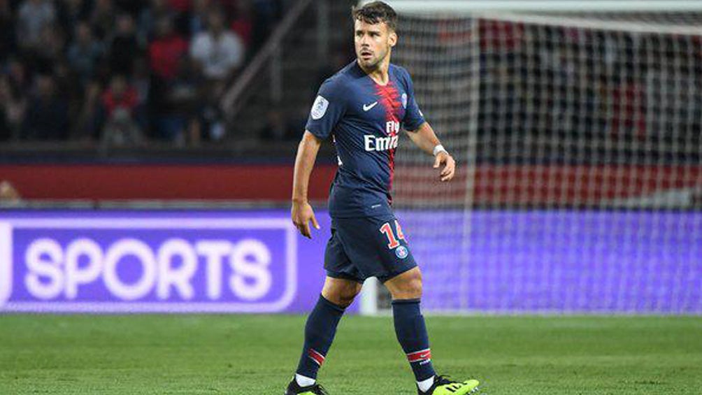 Juan Bernat durante un duelo con el PSG 