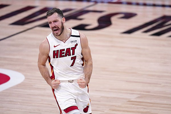 Goran Dragic  sumó 25 puntos contra Celtics