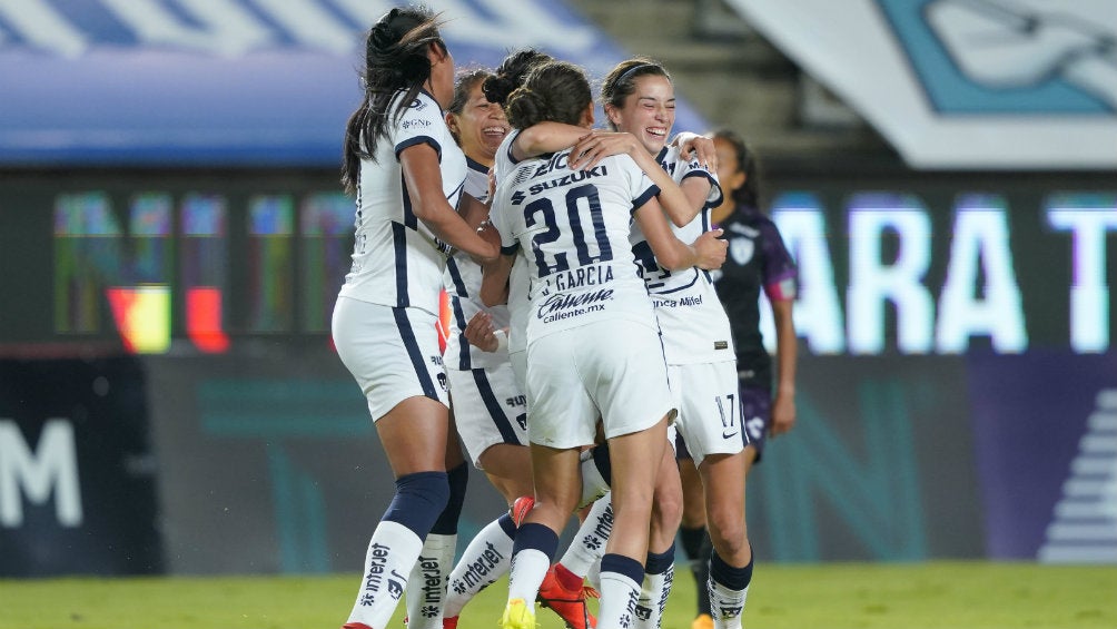 Pumas Femenil en festejo de gol