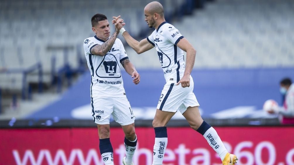 Iturbe y González en un partido de Pumas 