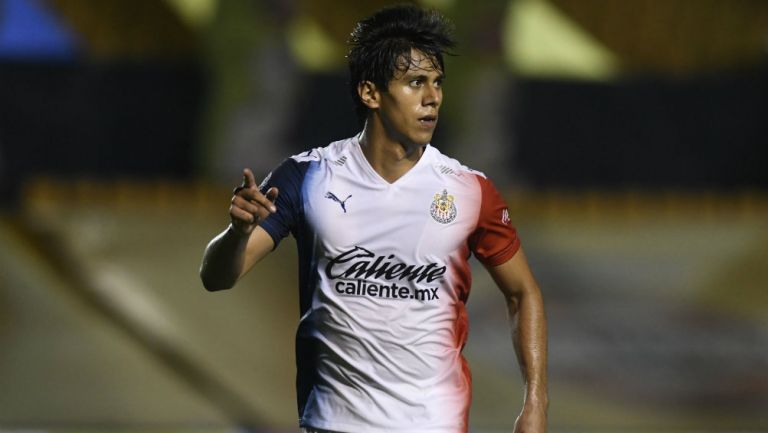 JJ Macías en partido con Chivas 