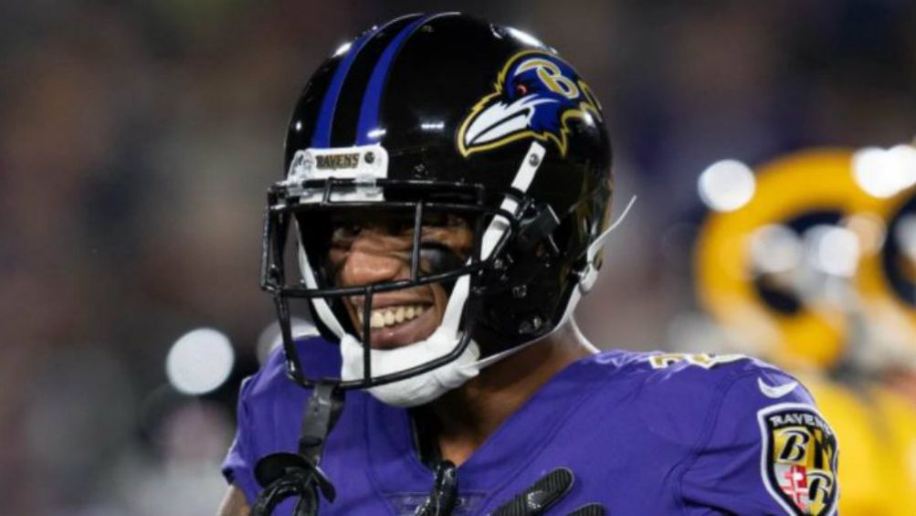 Marcus Peters en acción con Ravens