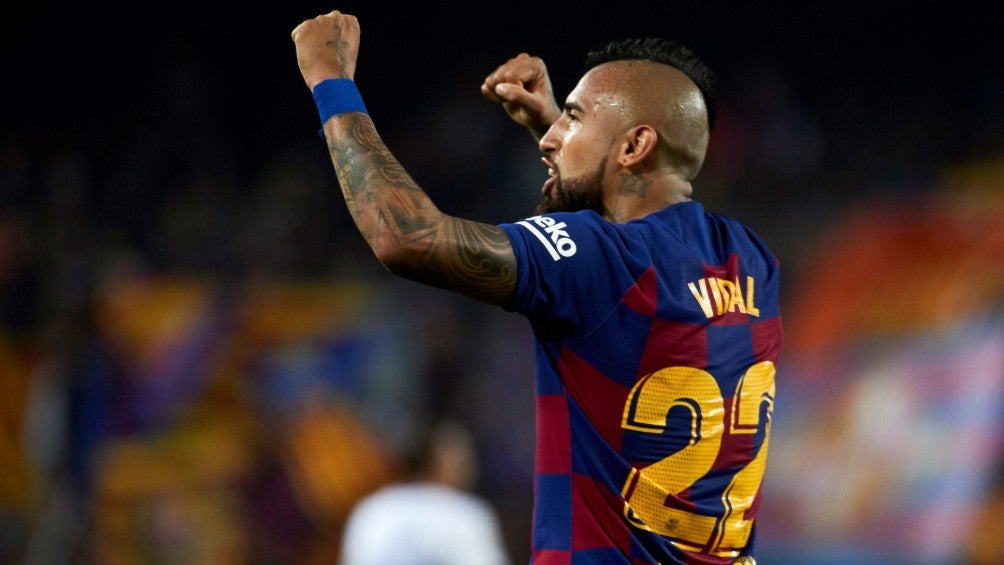 Arturo Vidal durante un partido con Barcelona