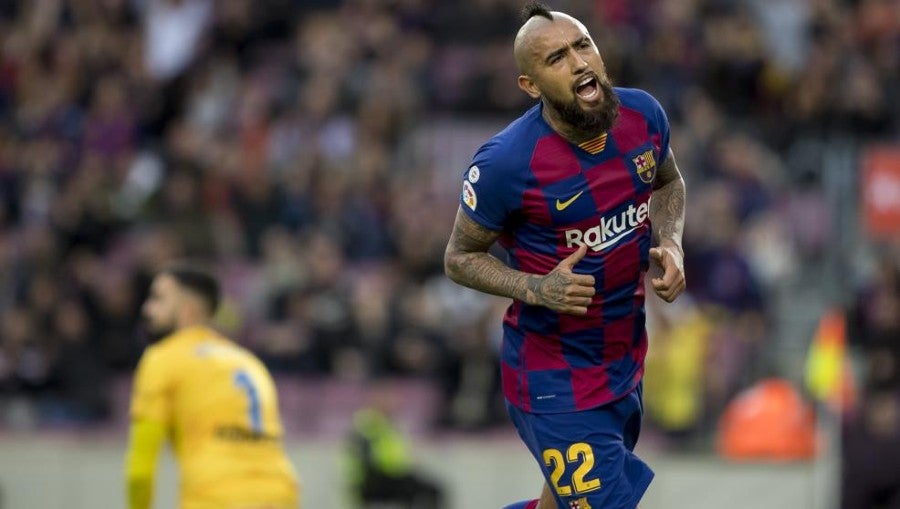 Arturo Vidal durante un partido con Barcelona