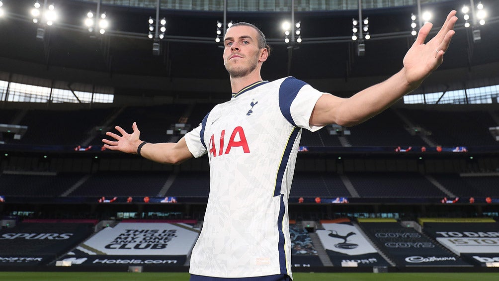 Gareth Bale posa con la camiseta del Tottenham 