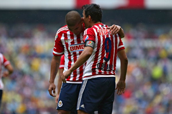 Carlos Salcido en un Clásico Nacional