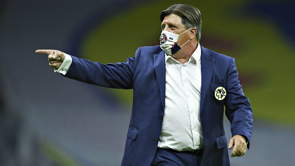 Miguel Herrera en partido con América