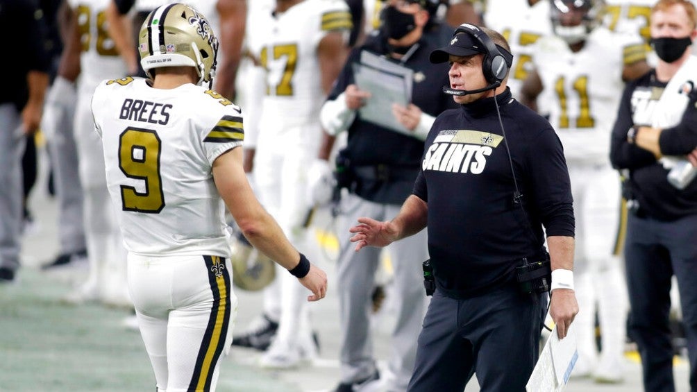 Sean Payton durante un partido de Saints sin cubrebocas