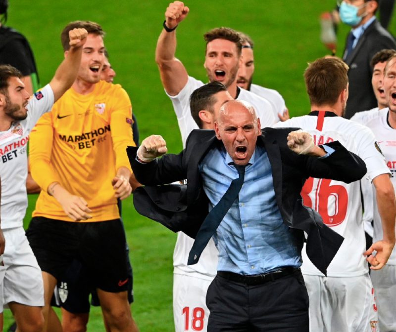 Monchi celebrando el título de la Europa League