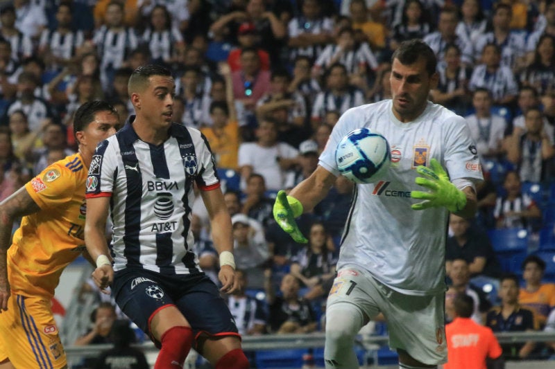 Funes Mori y Nahuel en partido