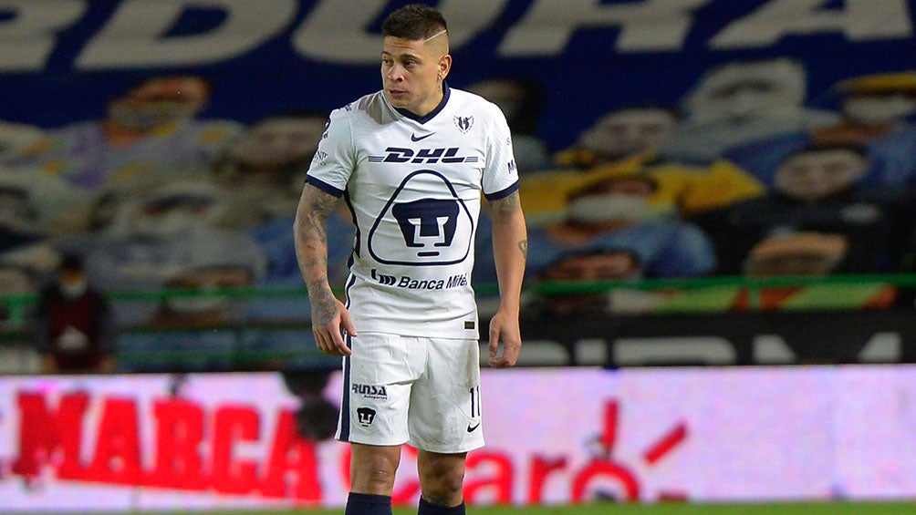 Iturbe, durante un partido de Pumas