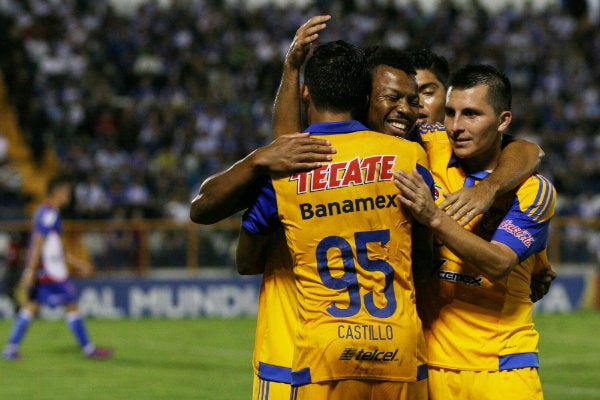 Ikechukwu Uche en celebración con Tigres