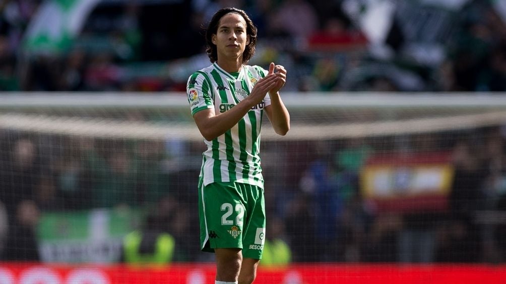 Diego Lainez en partido con Betis 