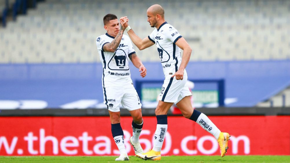 Juan Manuel Iturbe celebrando una anotación con Pumas