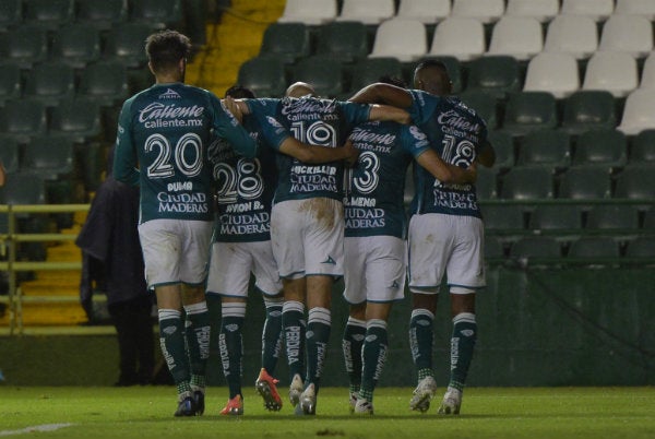 Jugadores de León en celebración