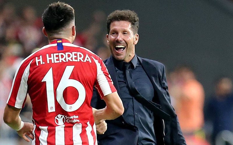 Cholo Simeone felicita a Herrera tras su gol 