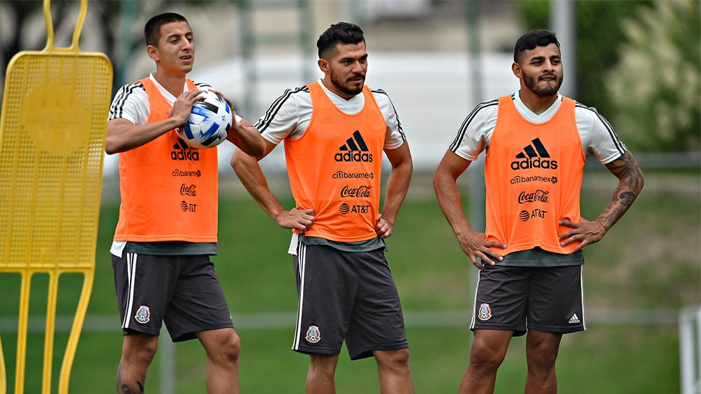 Jugadores del Tri en entrenamiento