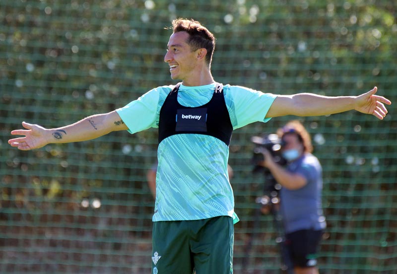 El mexicano en un entrenamiento con el club verdiblanco