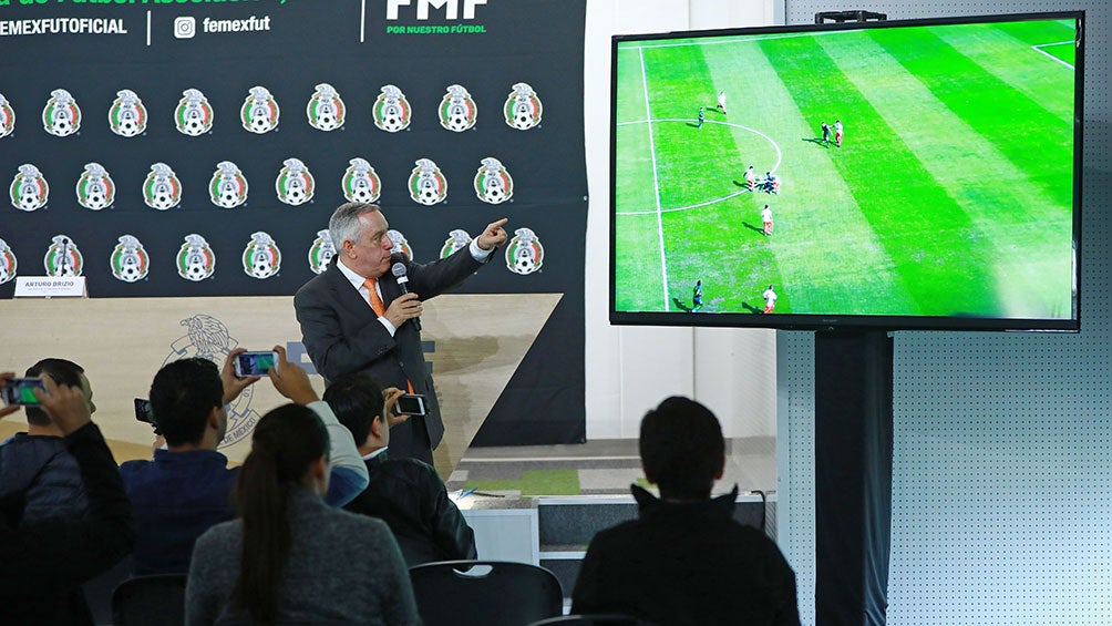 Arturo Brizio en conferencia de prensa 