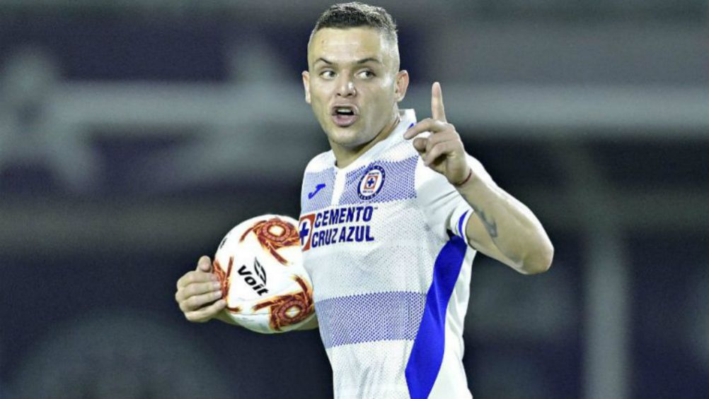 Jonathan Rodríguez celebra gol con Cruz Azul