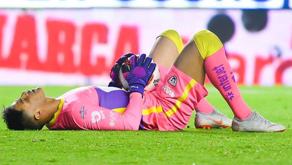 Talavera se lamenta en un juego de Pumas