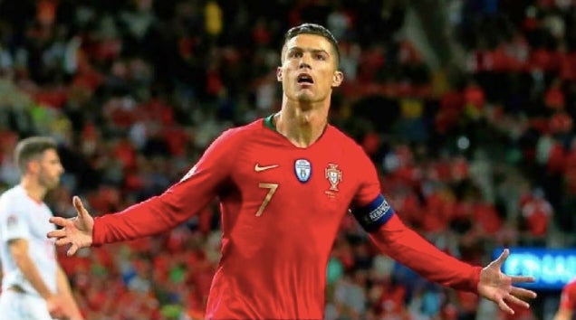 Cristiano en un juego con Portugal