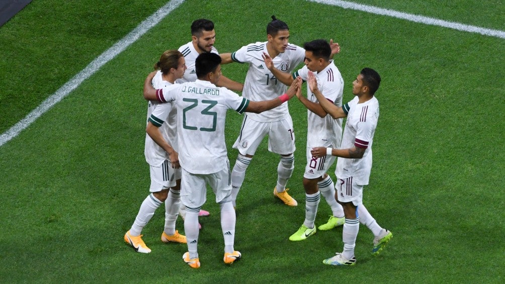 Jugadores del Tri celebran gol ante Guatemala