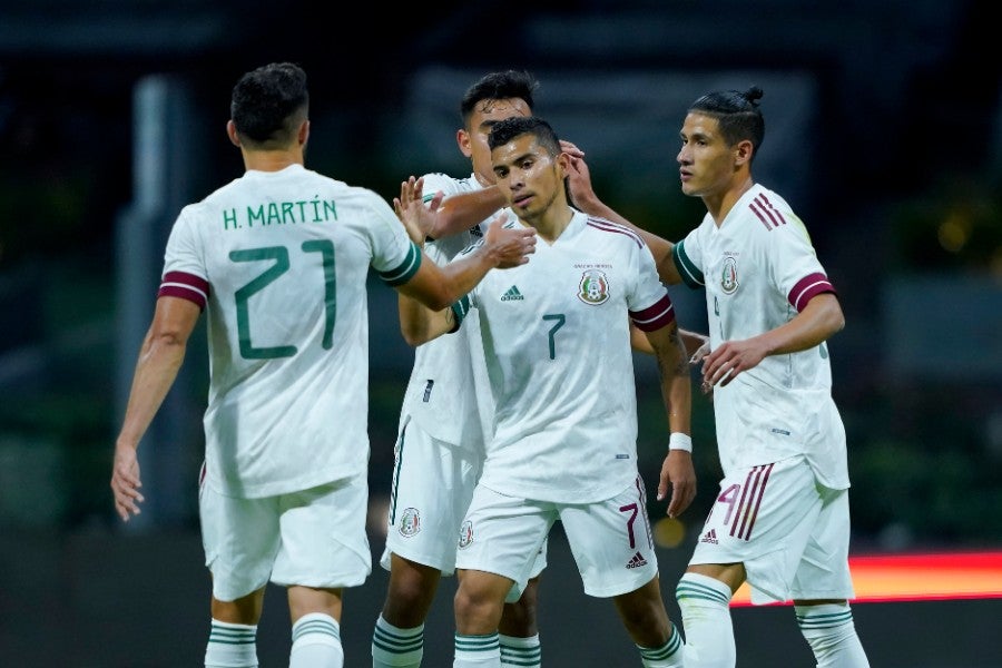 Jugadores del Tri celebran gol ante Guatemala