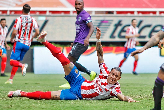 Calderón reclama en el partido contra Mazatlán