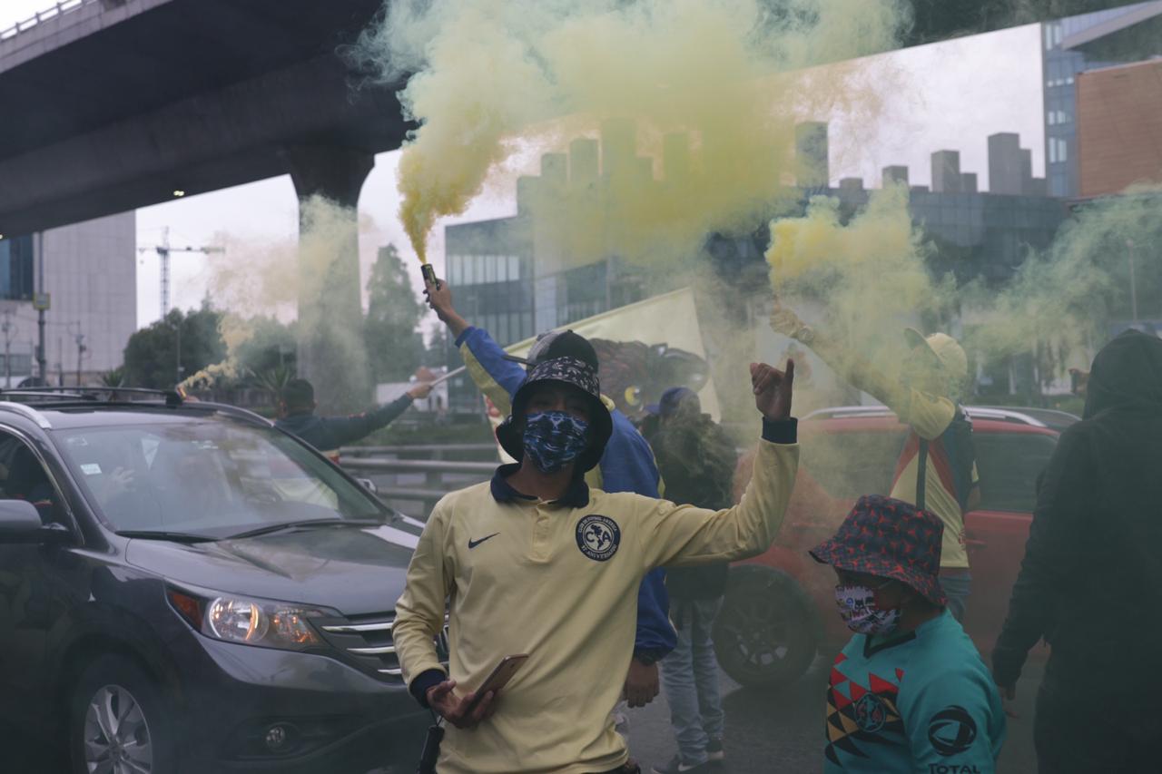 Afición azulcrema alienta a su equipo previo al Clásico Nacional