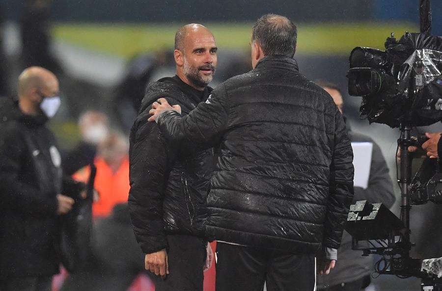 Guardiola y Bielsa en saludo