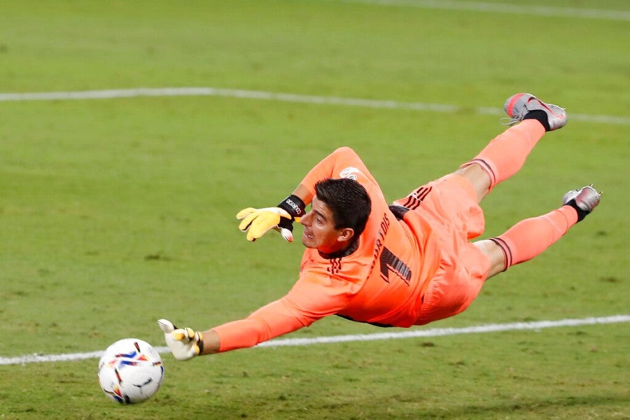 Courtois durante un partido del Real Madrid