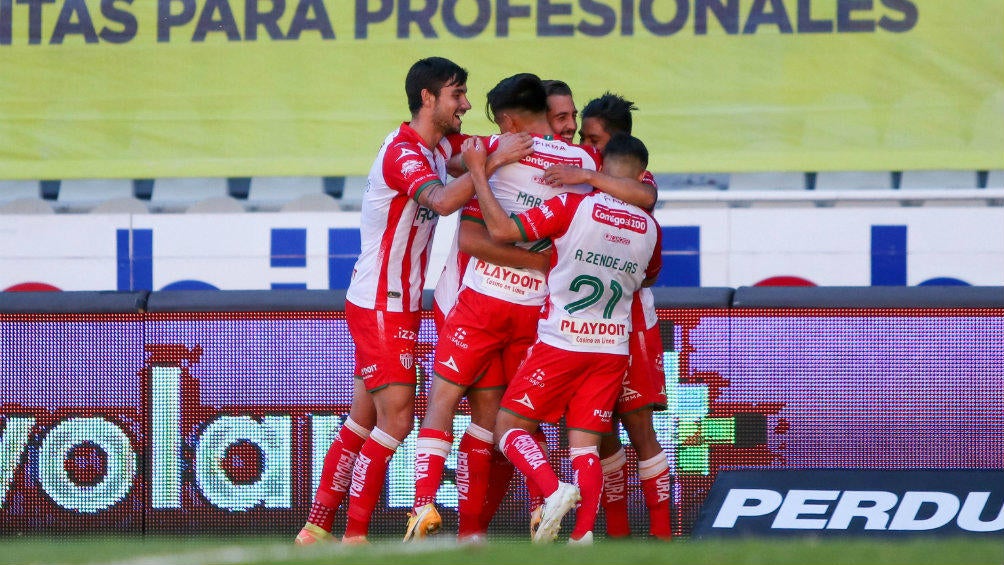 Necaxa en celebración de gol