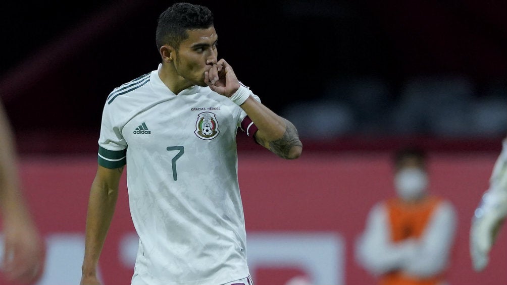 Orbelín Pineda en partido con México