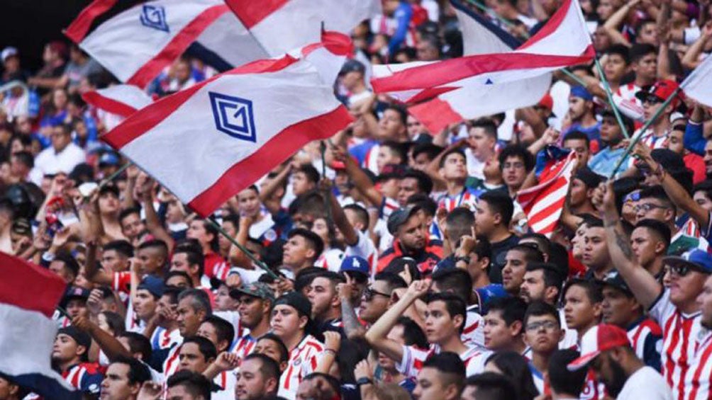 Aficionados de Chivas en el estadio