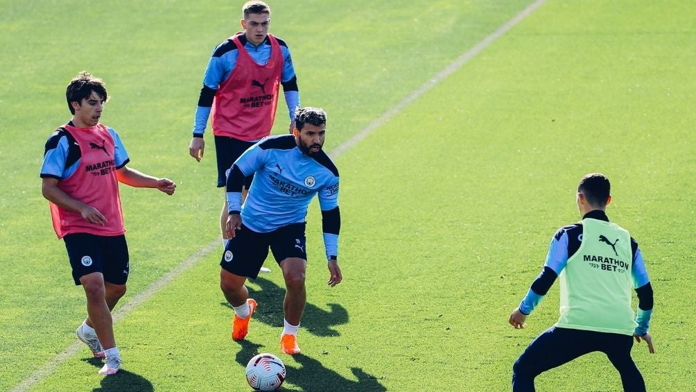 Sergio Agüero durante el entrenamiento 