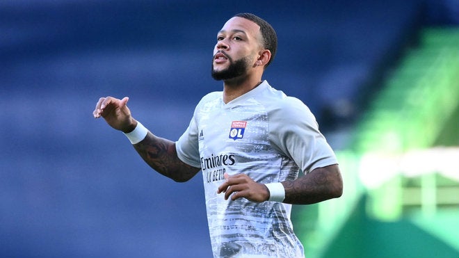 Depay jugando con Lyon