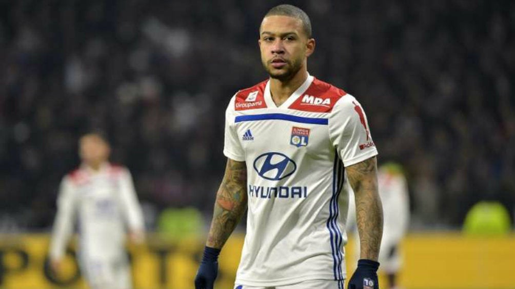 Depay en partido con Lyon