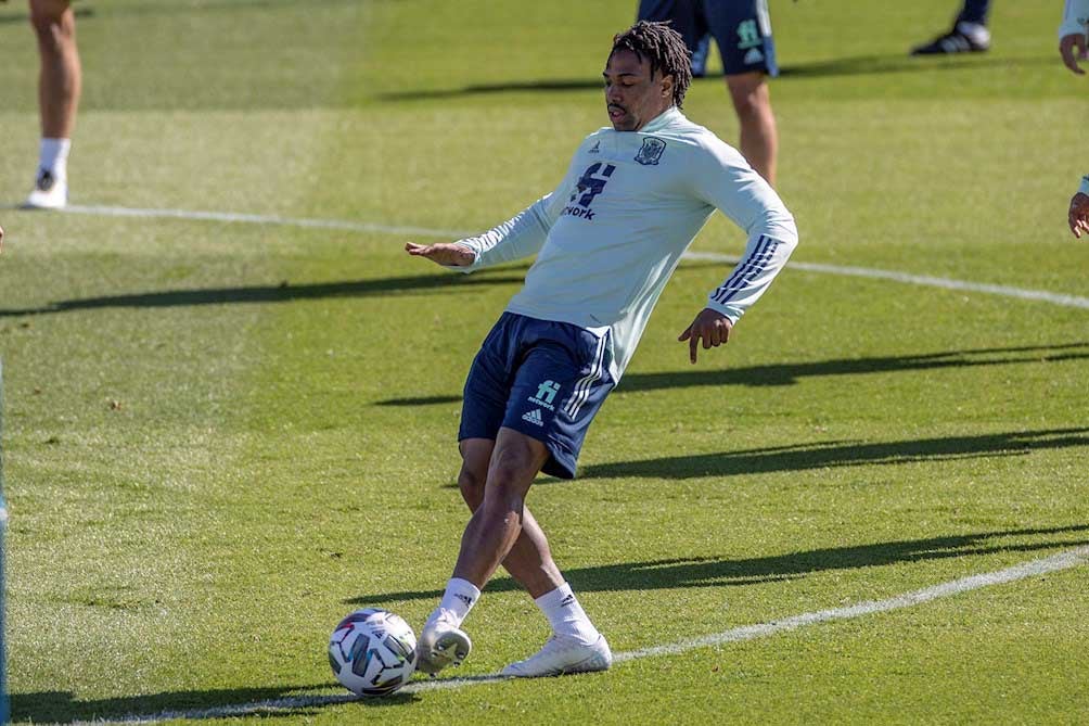 Adama Traoré en un entrenamiento con España