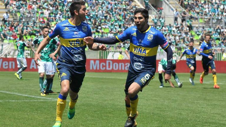 Iván Ochoa y y Francisco Venegas celebran una anotación con Everton