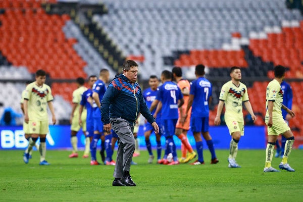 Miguel Herrera, técnico del América, ante Cruz Azul