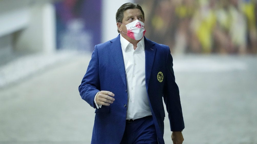 Miguel Herrera en partido con América