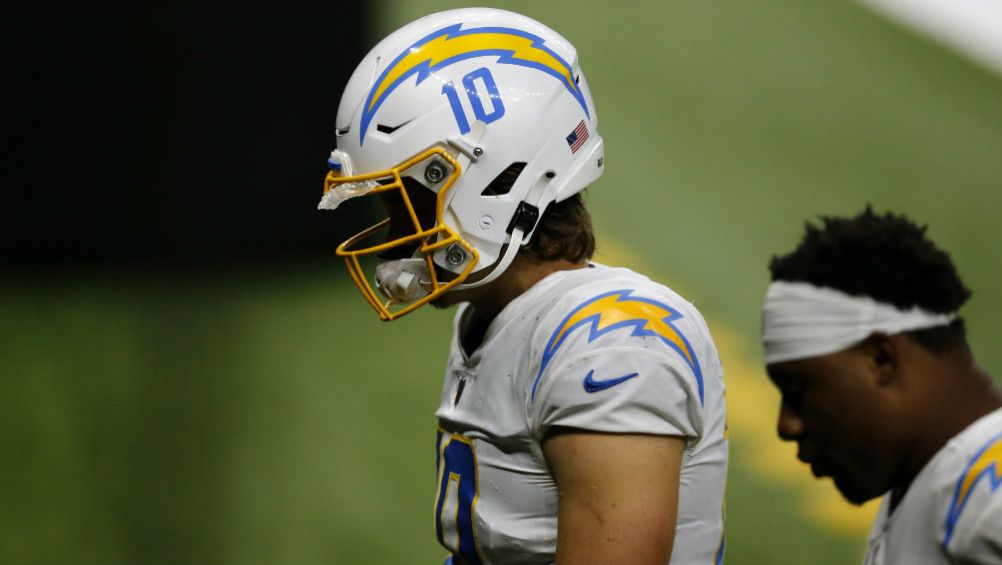 Justin Herbert en lamento con Chargers