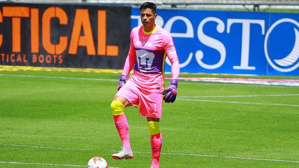 Alfredo Talavera en partido con Pumas 