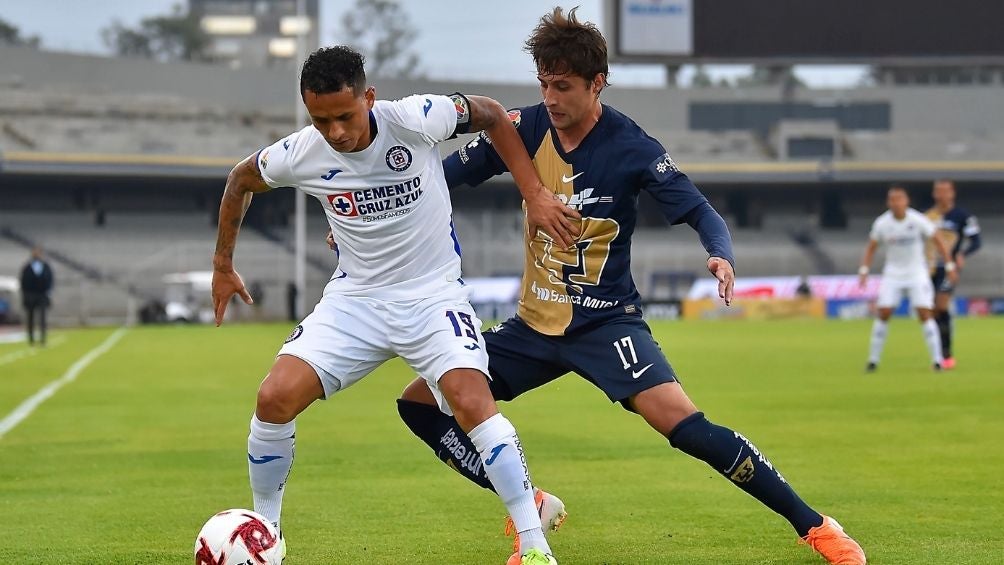 Pumas enfrentando a Cruz Azul