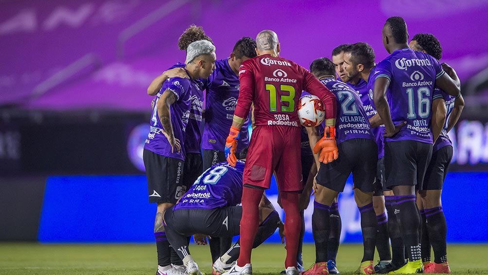 Jugadores de Mazatlán previo a un partido 