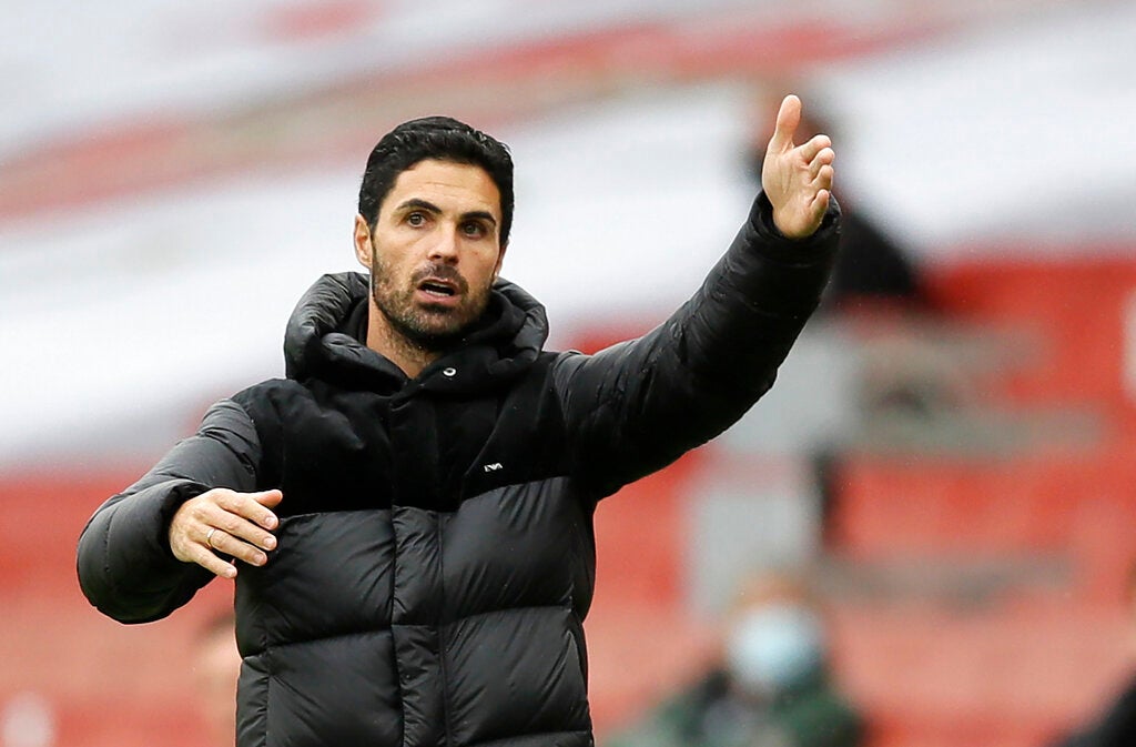 Mikel Arteta en un partido como estratega del Arsenal