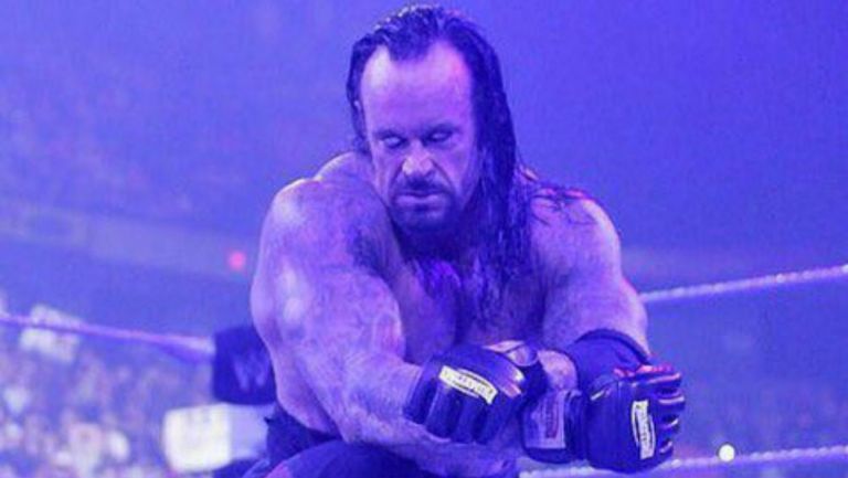 The Undertaker en el cuadrilátero