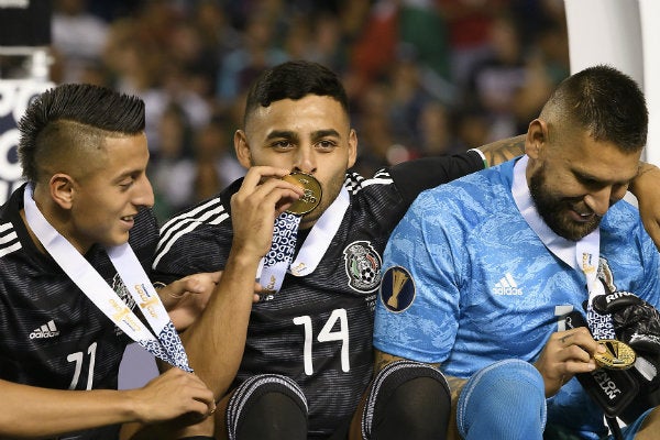 Alexis Vega celebrando la Copa Oro 2019